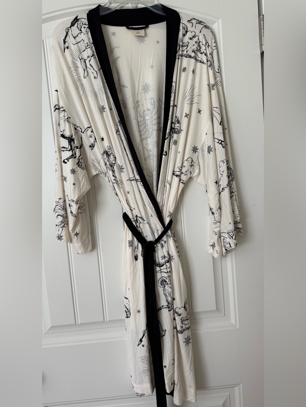 Soma Cool Nights Drama Sleeve Short Robe size S/M Ivory Black Zodiac Pockets